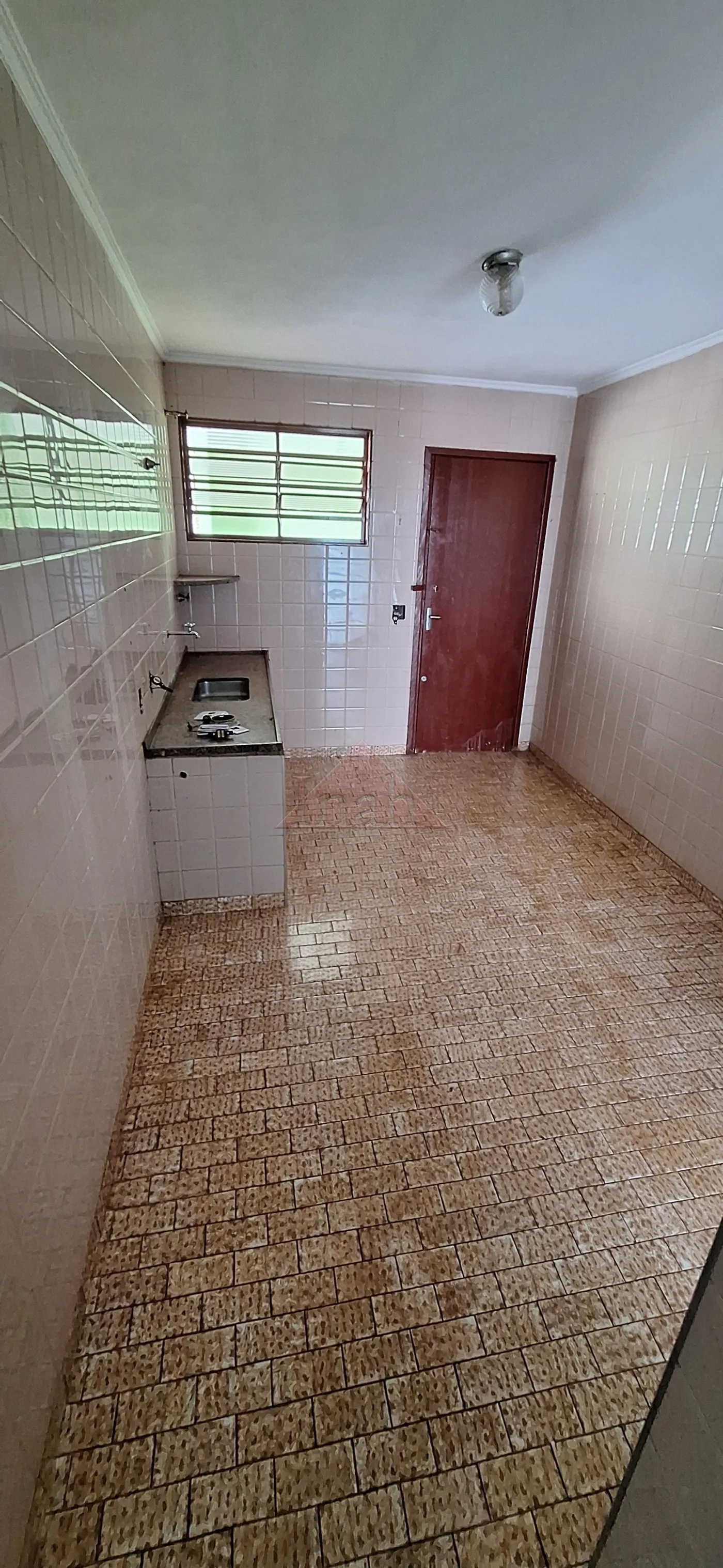 Alugar Casas / Casa em Ribeirão Preto R$ 1.600,00 - Foto 1